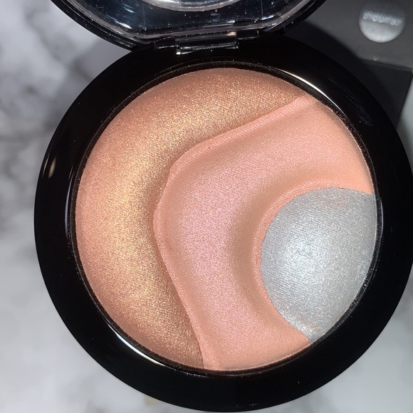 OTHEREARTHLY MAC Extra Dimension SkinFinish - Picture 7 of 17